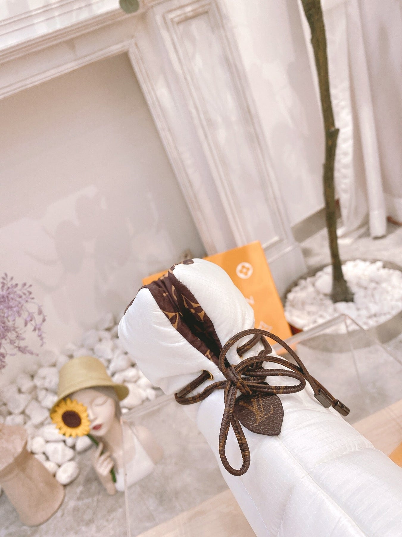 PILLOW COMFORT ANKLE BOOTS IN WHITE NYLON