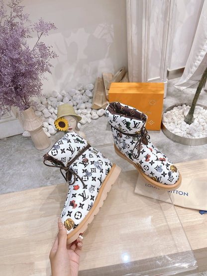 PILLOW COMFORT ANKLE BOOTS IN WHITE MIX BLACK MONOGRAM NYLON