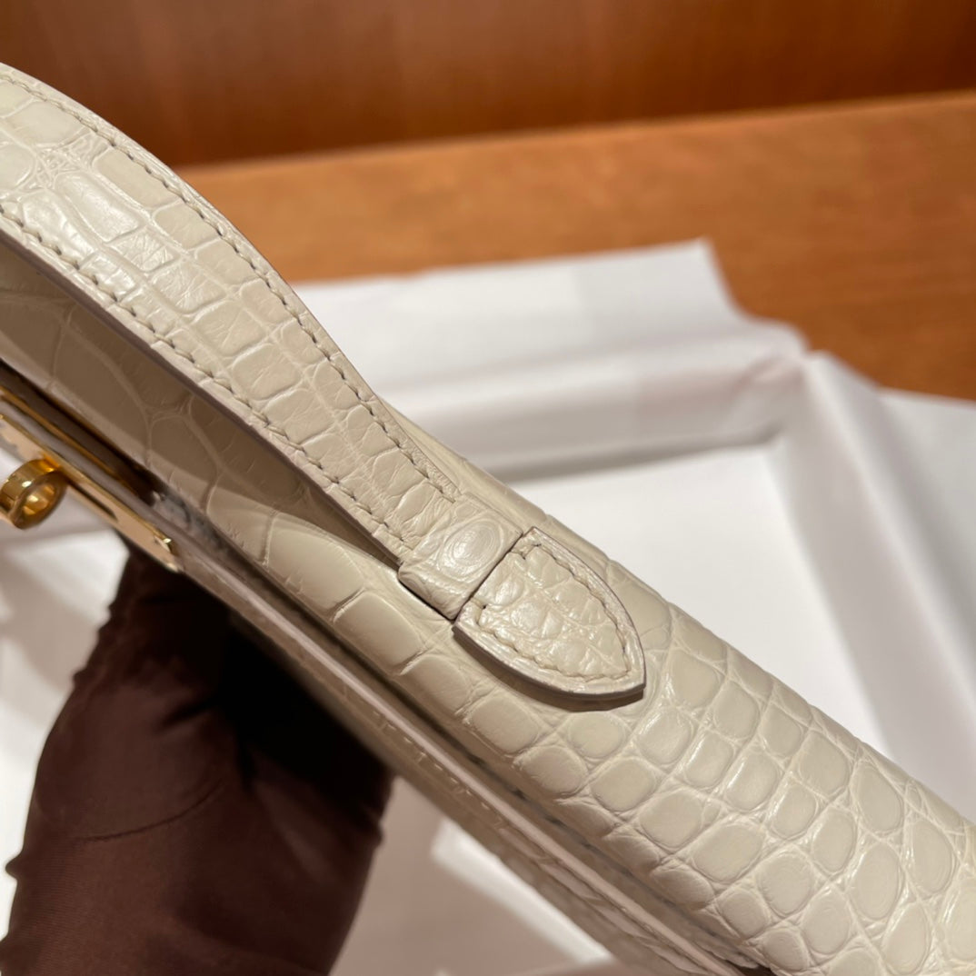 KELLY CUT 31 IN WHITE CREAM ALLIGATOR LEATHER WITH GOLD HARDWARE