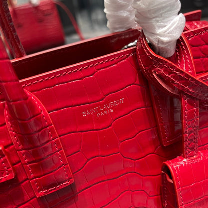 SAC DE JOUR NANO 22 RED CALFSKIN GOLD HARDWARE