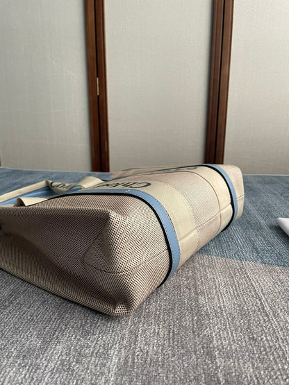 MEDIUM STRAP WOODY TOTE BAG 37 IN BEIGE LINEN CANVAS BLACK WEBBING LOGO EMBROIDER BLUE CALFSKIN