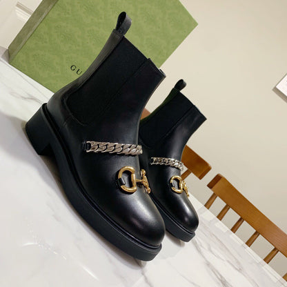 HORSEBIT ANKLE BOOTS WITH CHAIN IN BLACK CALFSKIN