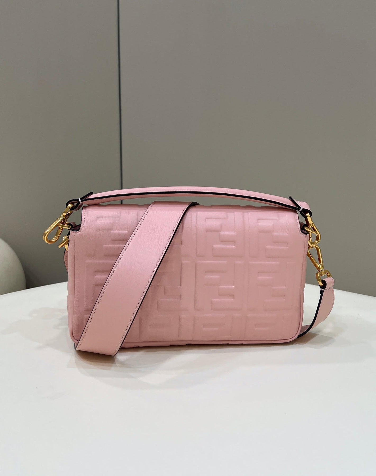 BAGUETTE WITH FF MOTIF 27 IN LIGHT PINK SOFT LAMBSKIN GOLD HARDWARE