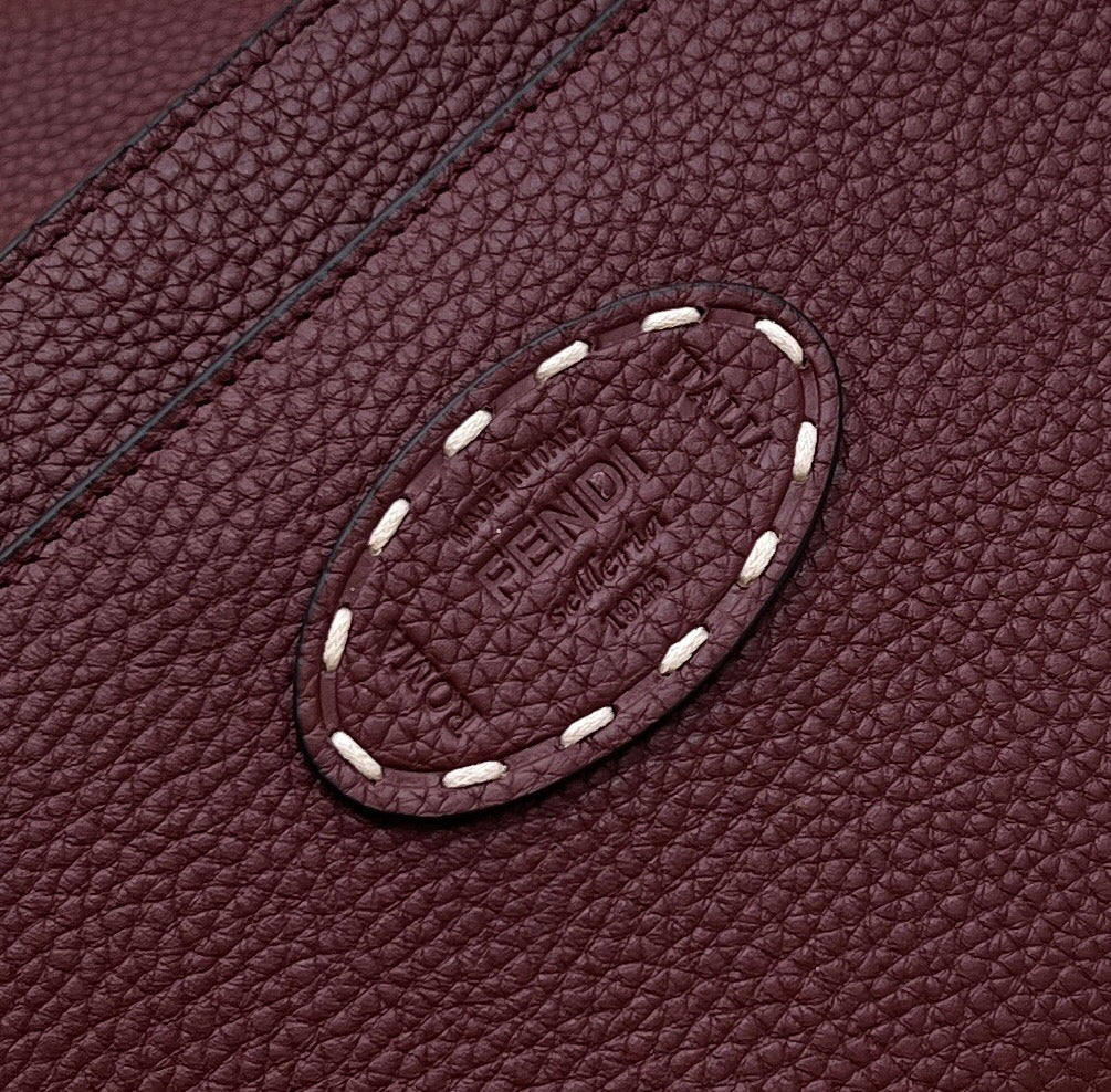 PEEKABOO ISEEU 33 IN SANGRIA RED GRAINED CALFSKIN GOLD HARDWARE