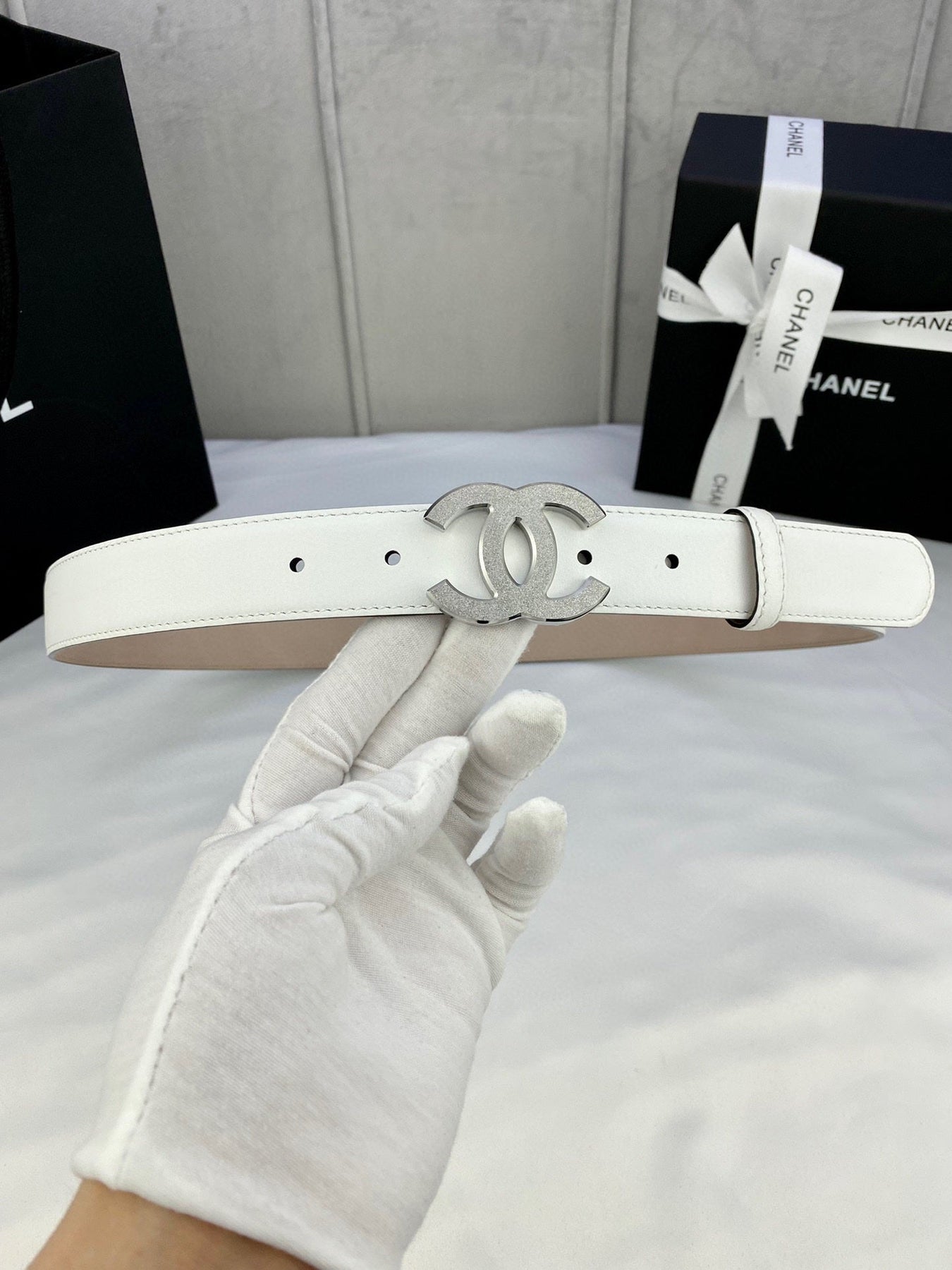 DOUBLE C BELT 30MM IN WHITE CALFSKIN METAL BUCKLE