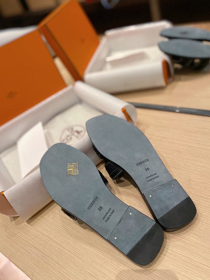 0RAN SANDALS IN BLACK CALFSKIN AND CANVAS