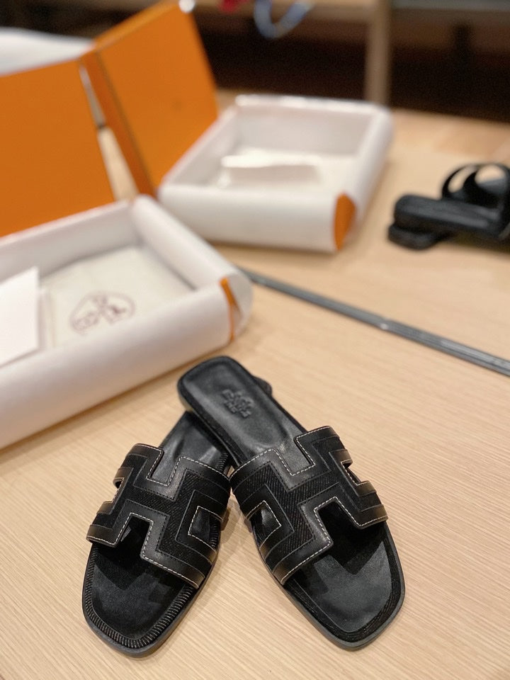 0RAN SANDALS IN BLACK CALFSKIN AND CANVAS