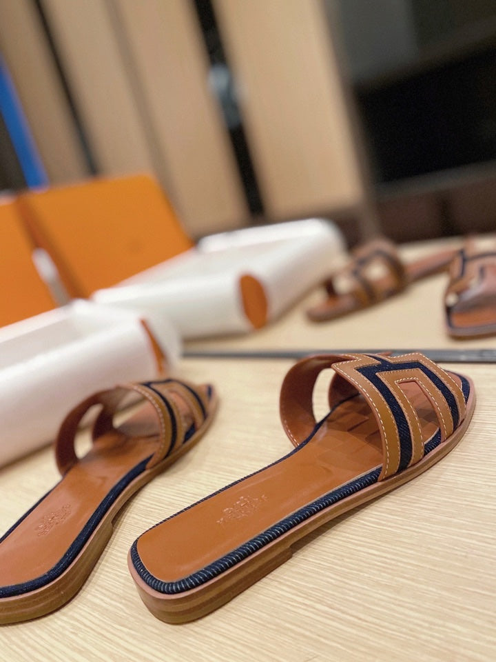 0RAN SANDALS IN BRONZE BROWN CALFSKIN AND BLACK CANVAS