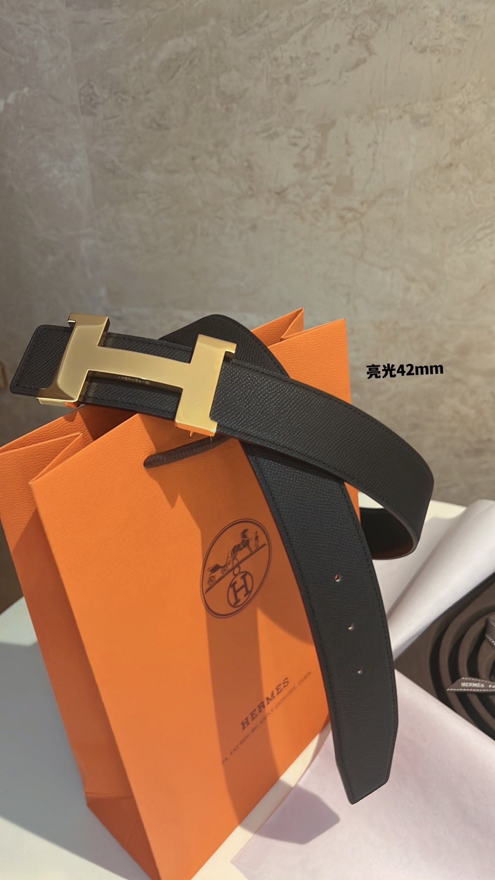 HM CONSTANCE BELT BUCKLE & REVERSIBLE BLACK LEATHER STRAP 42MM GOLD HARDWARE