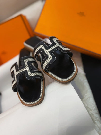 0ran Sandal Black Leather