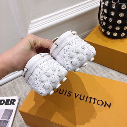LV WOMEN'S DRIVER MOCCASIN IN WHITE EMBOSSED CALFSKIN