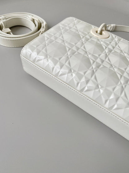 MEDIUM D-JOY BAG 26 IN WHITE CALFSKIN