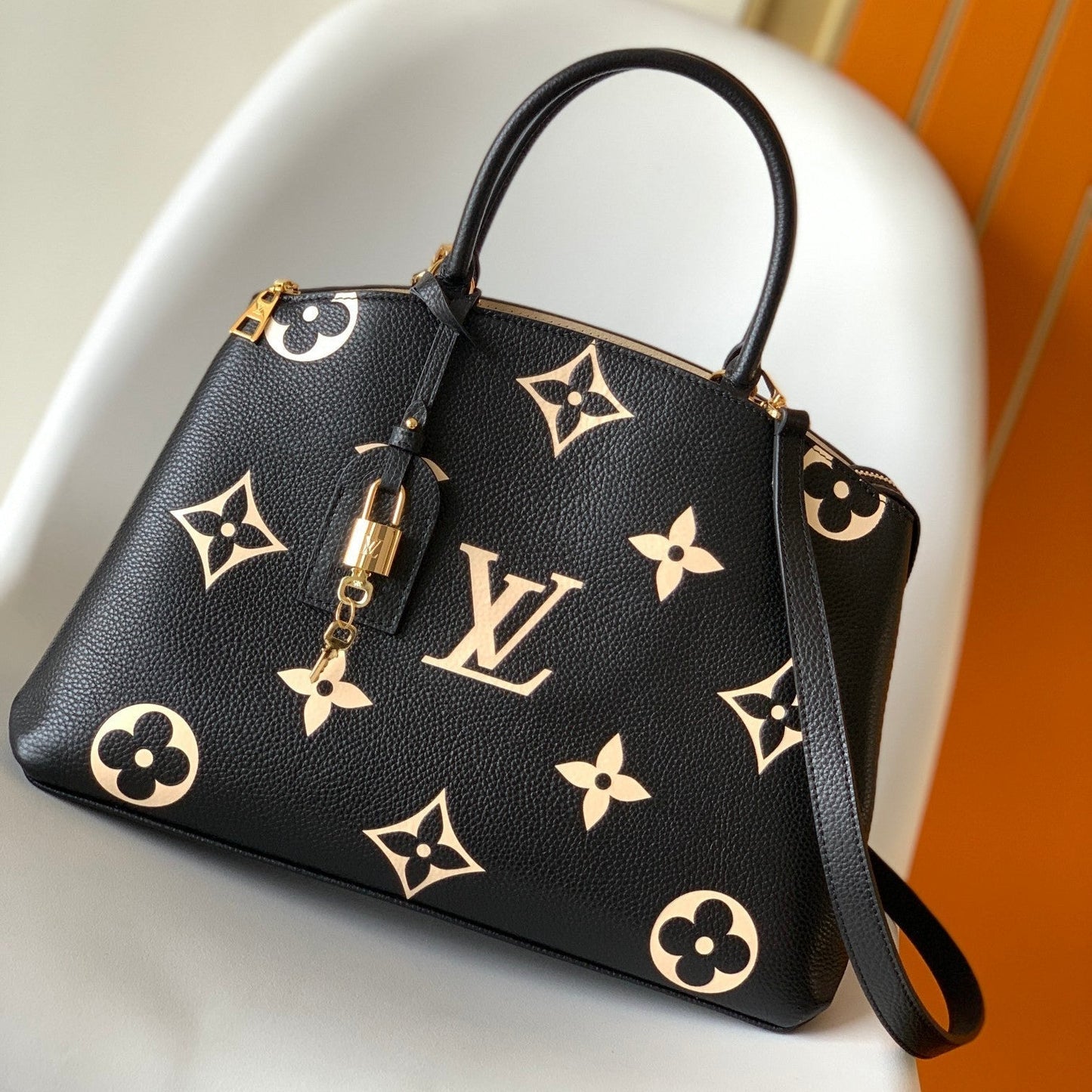 PETIT PALAIS PM LARGE SHOULDER BAG 34 IN BLACK MIX BEIGE EMBOSSED COWHIDE GOLD-TONE HARDWARE