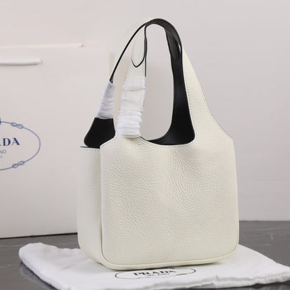 PRA 18 DYNAMIQUE LOGO TOTE BAG IN WHITE CALFSKIN