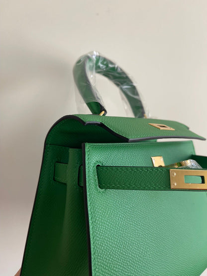KELLY MINI 20 BAG IN EMERALD GREEN CALFSKIN WITH GOLD HARDWARE