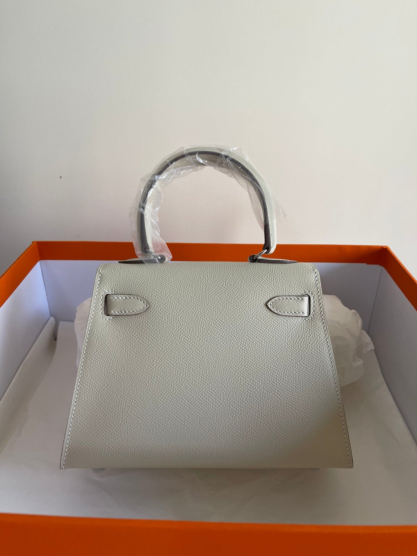 KELLY MINI 20 BAG IN OAT TAN CALFSKIN WITH SILVER HARDWARE