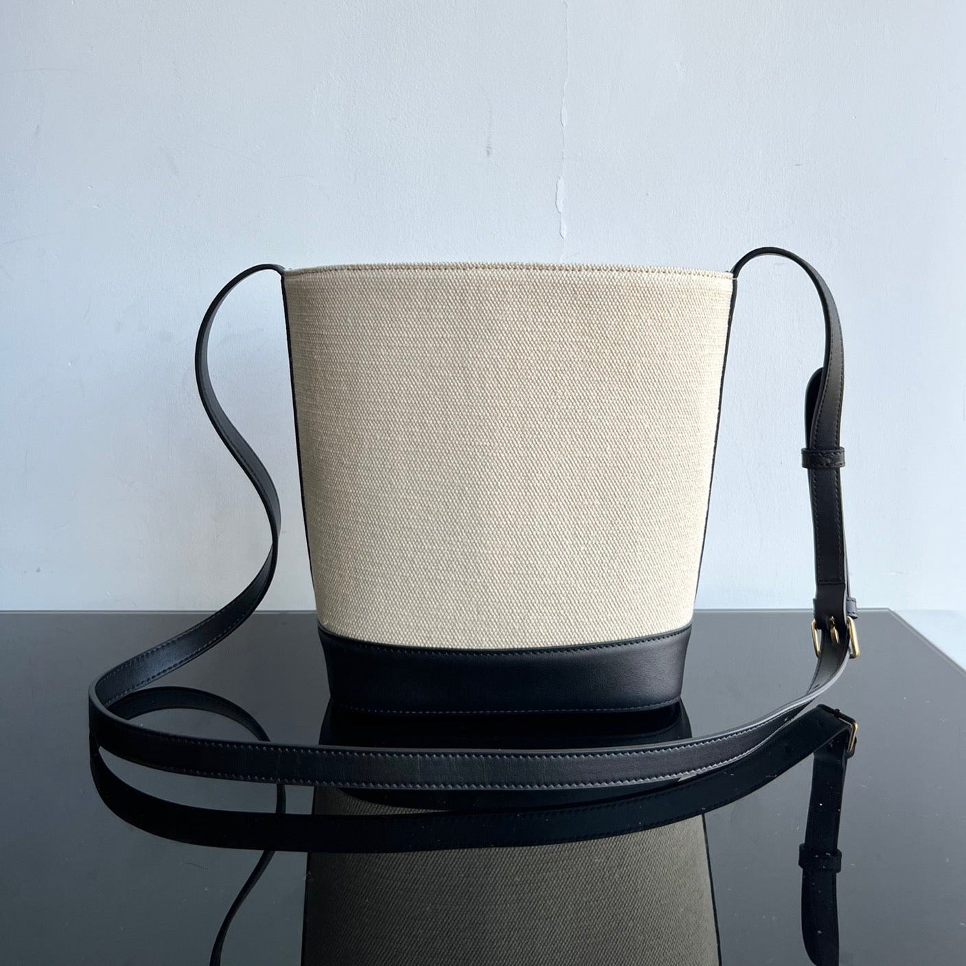 BUCKET CUIR TRIOMPHE 24 BLACK WHITE CALFSKIN