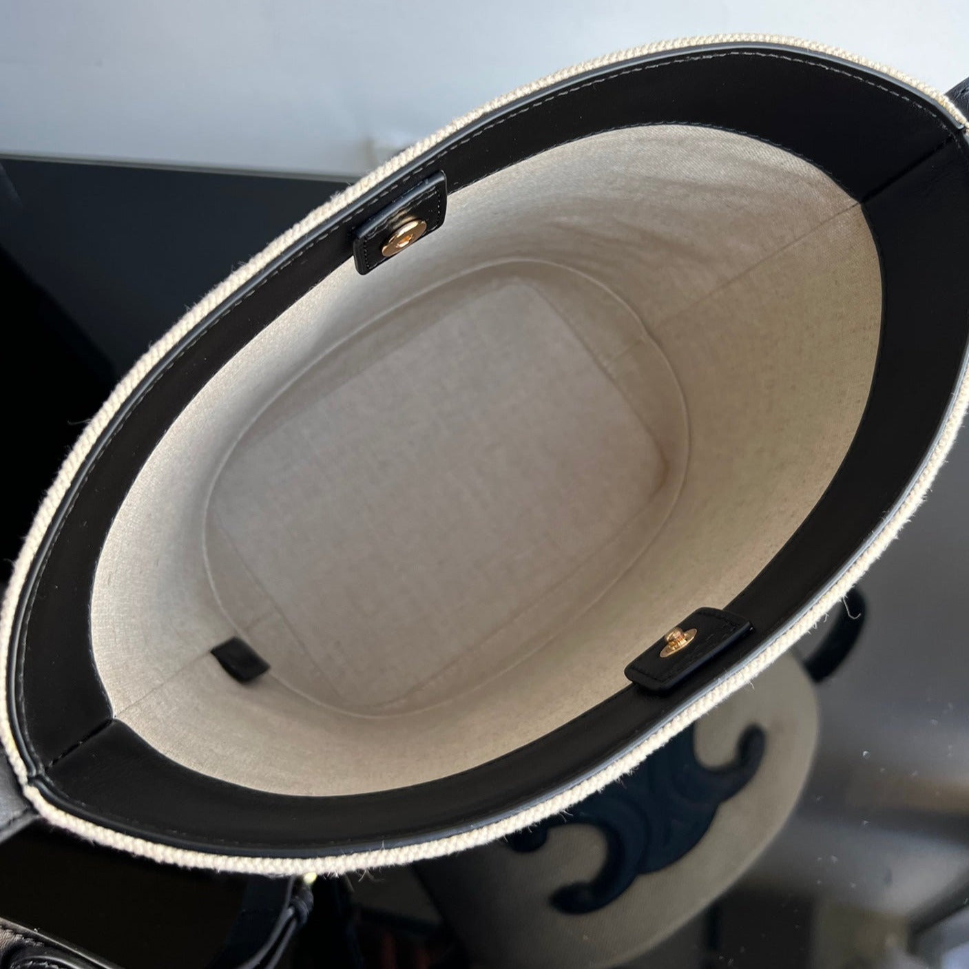 BUCKET CUIR TRIOMPHE 24 BLACK WHITE CALFSKIN