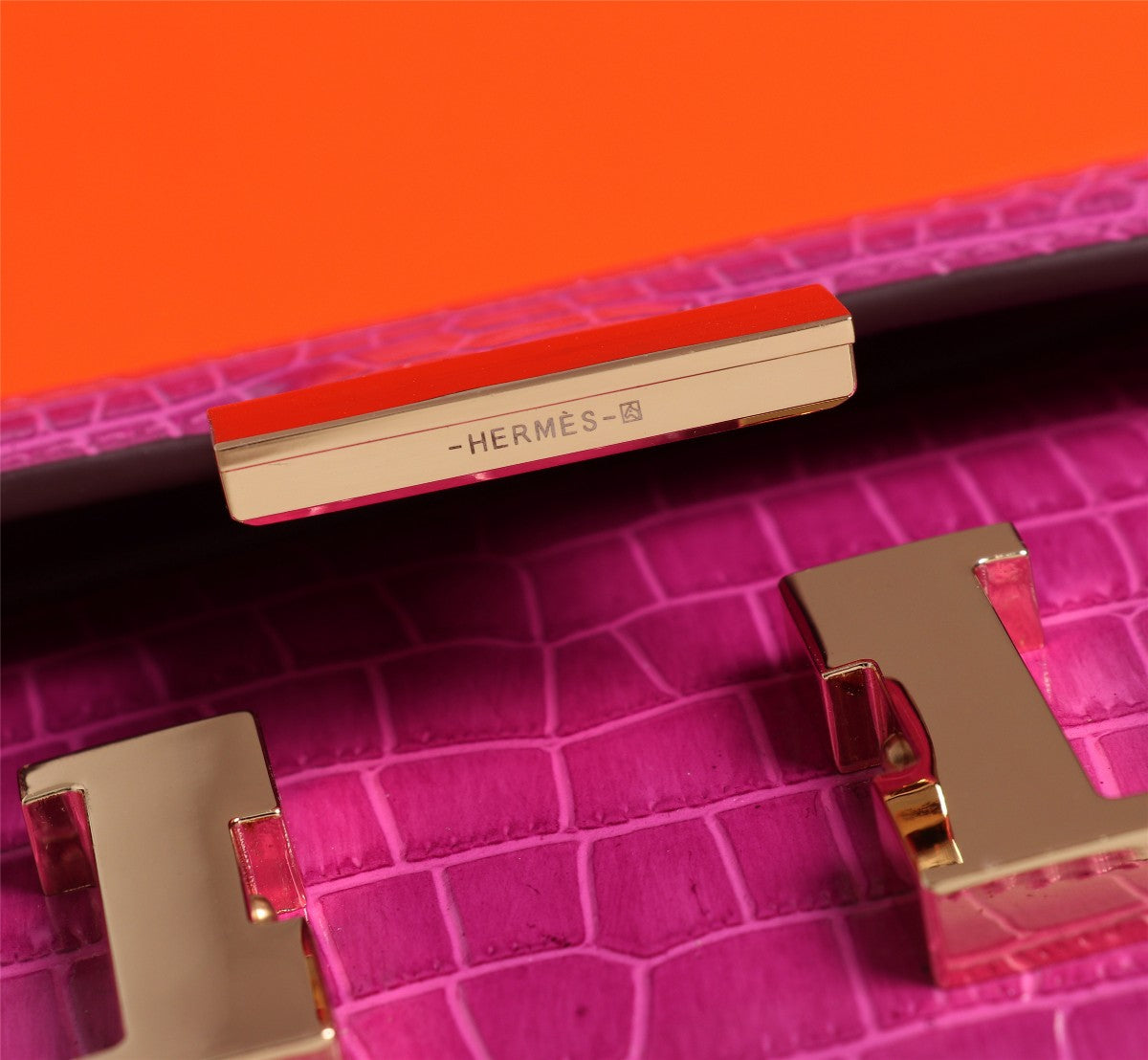 HM CONSTANCE 23 BARBIE PINK ALLIGATOR SILVER HARDWARE