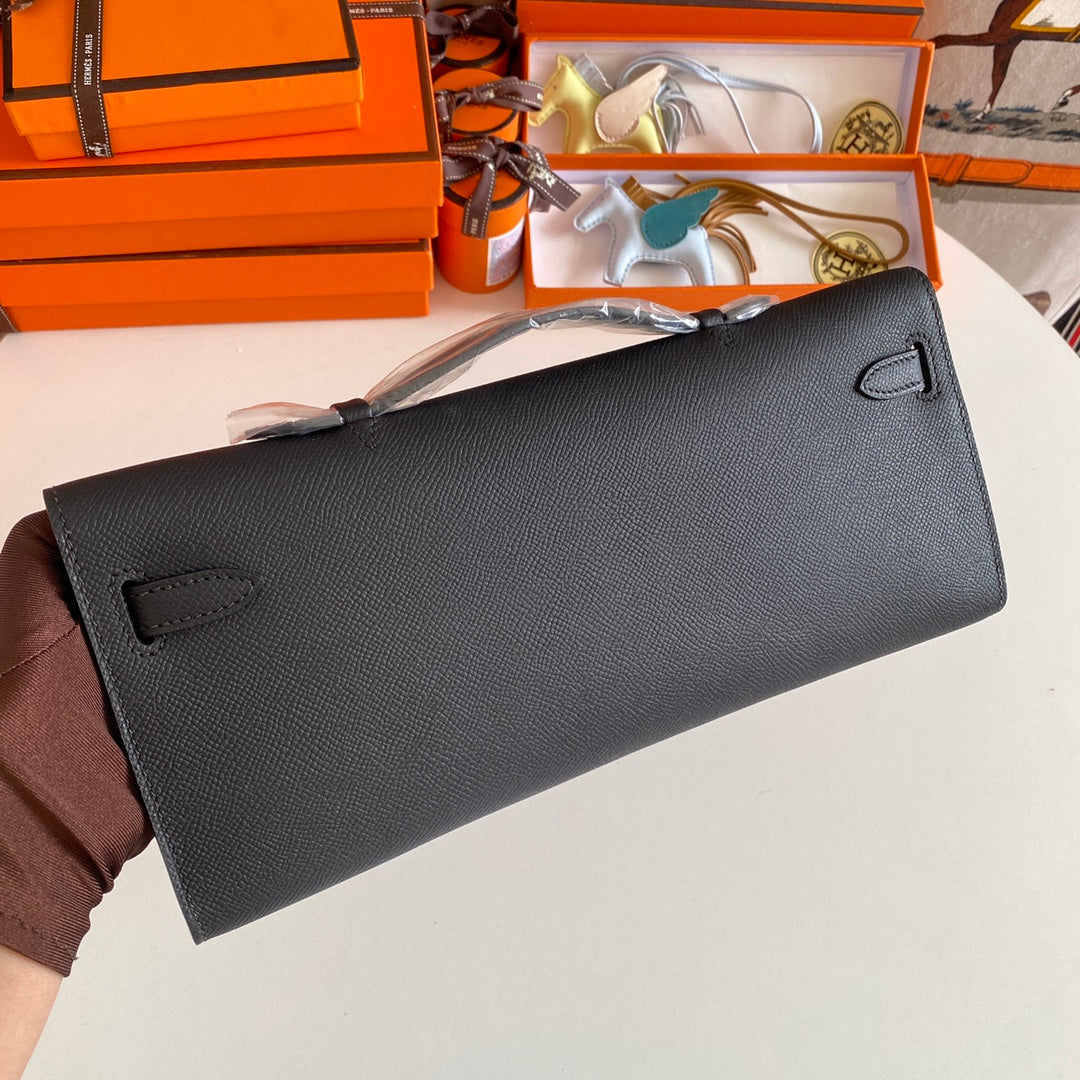 KELLY CUT 31 IN BLACK CALFSKIN WITH GOLD HARDWARE