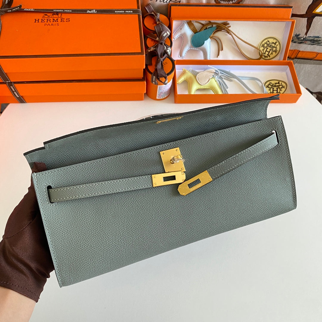 KELLY CUT 31 IN SEAFOAM GREEN CALFSKIN WITH GOLD HARDWARE
