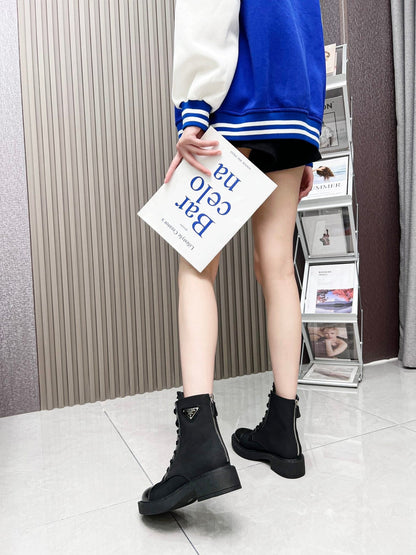 LACE-UP ANKLE BOOTS IN BLACK DENIM AND SHEEPSKIN LINING