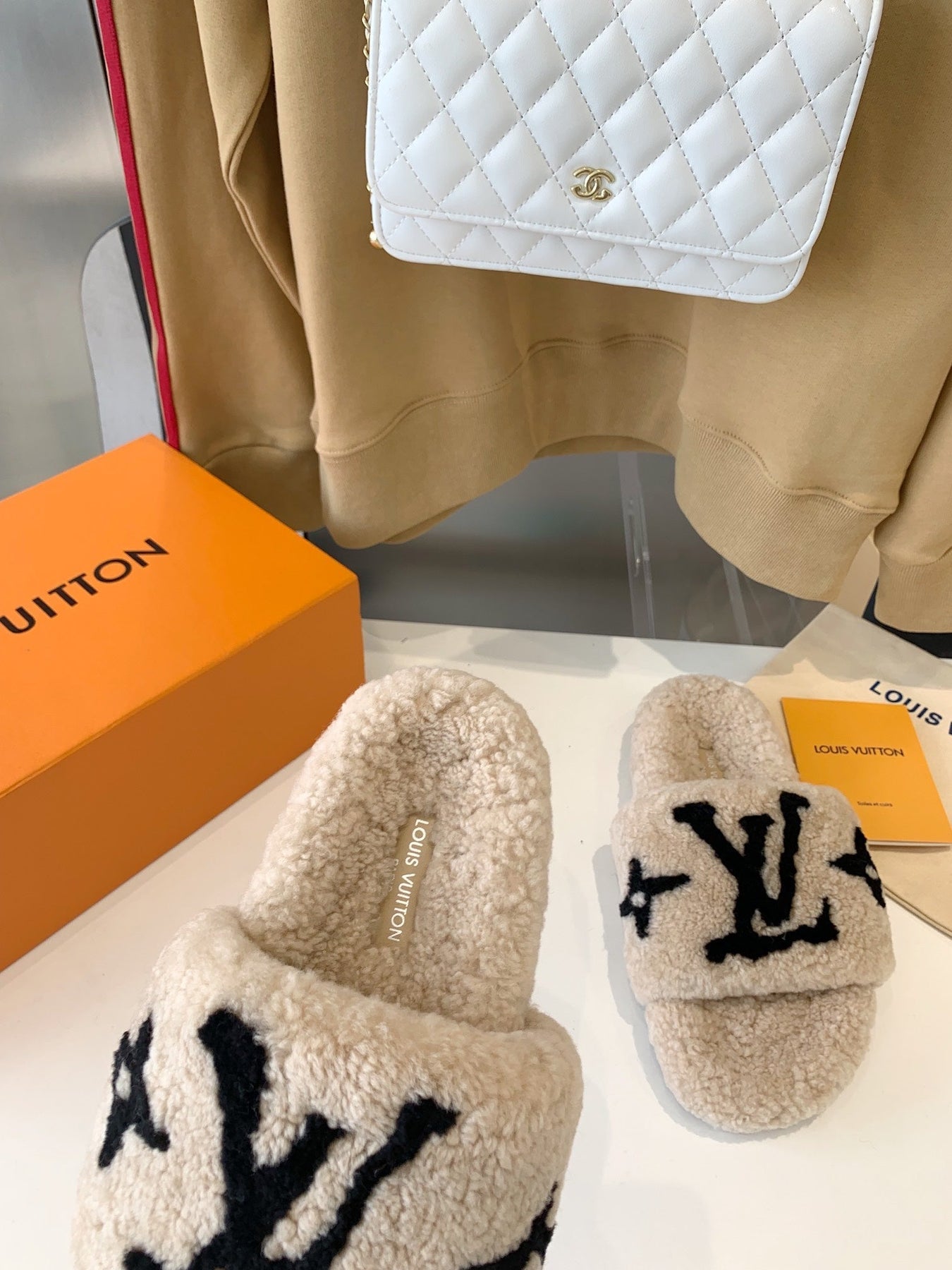 LV WOMEN'S PASEO FLAT SLIPPER IN TAN BROWN FLEECE WITH BLACK LOGO