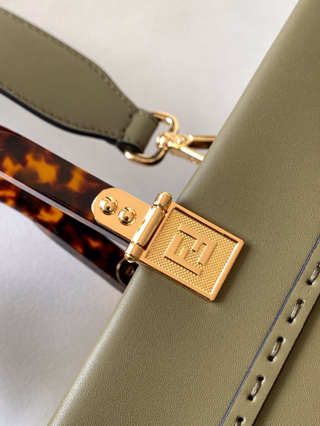 Fend Sunshine Medium Bag 35 Olive Leather