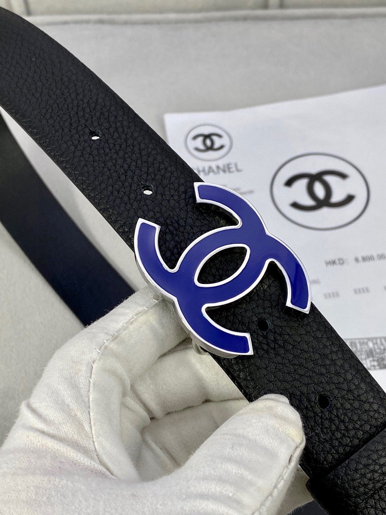 CC 30MM BELT IN BLACK GRAINED CALFSKIN WITH NAVY BLUE METAL LOGO