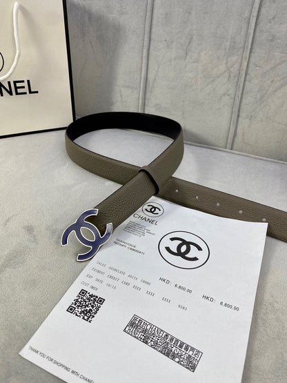 CC 30MM BELT IN MOCHA BROWN GRAINED CALFSKIN WITH NAVY BLUE LOGO