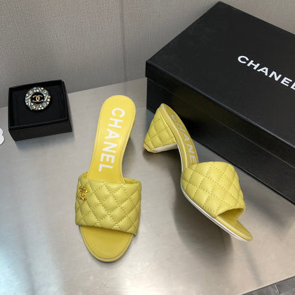 DIAMOND-QUILTED 6 CM SANDALS IN BRIGHT YELLOW LAMBSKIN