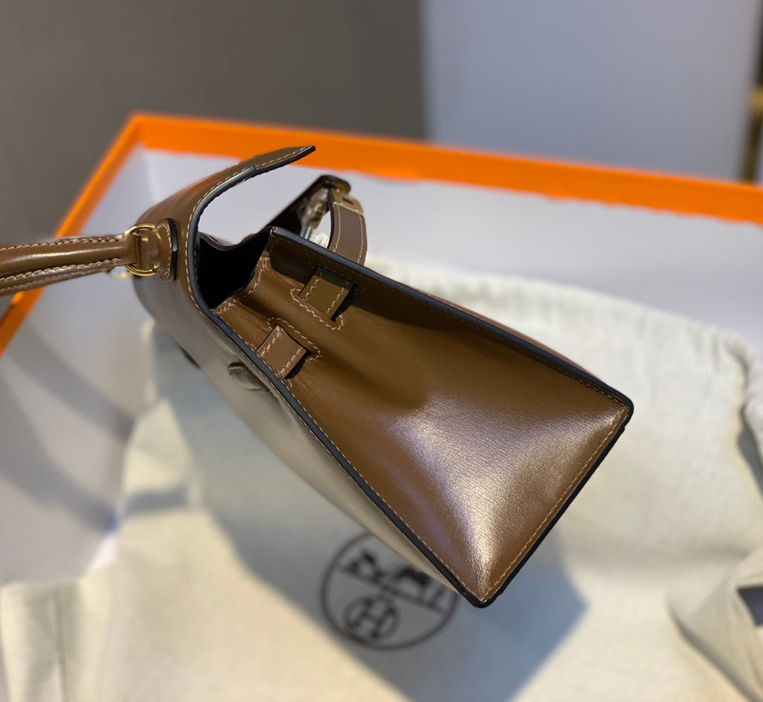 KELLY MINI 20 BAG IN CHOCOLATE BROWN SMOOTH CALFSKIN WITH GOLD HARDWARE