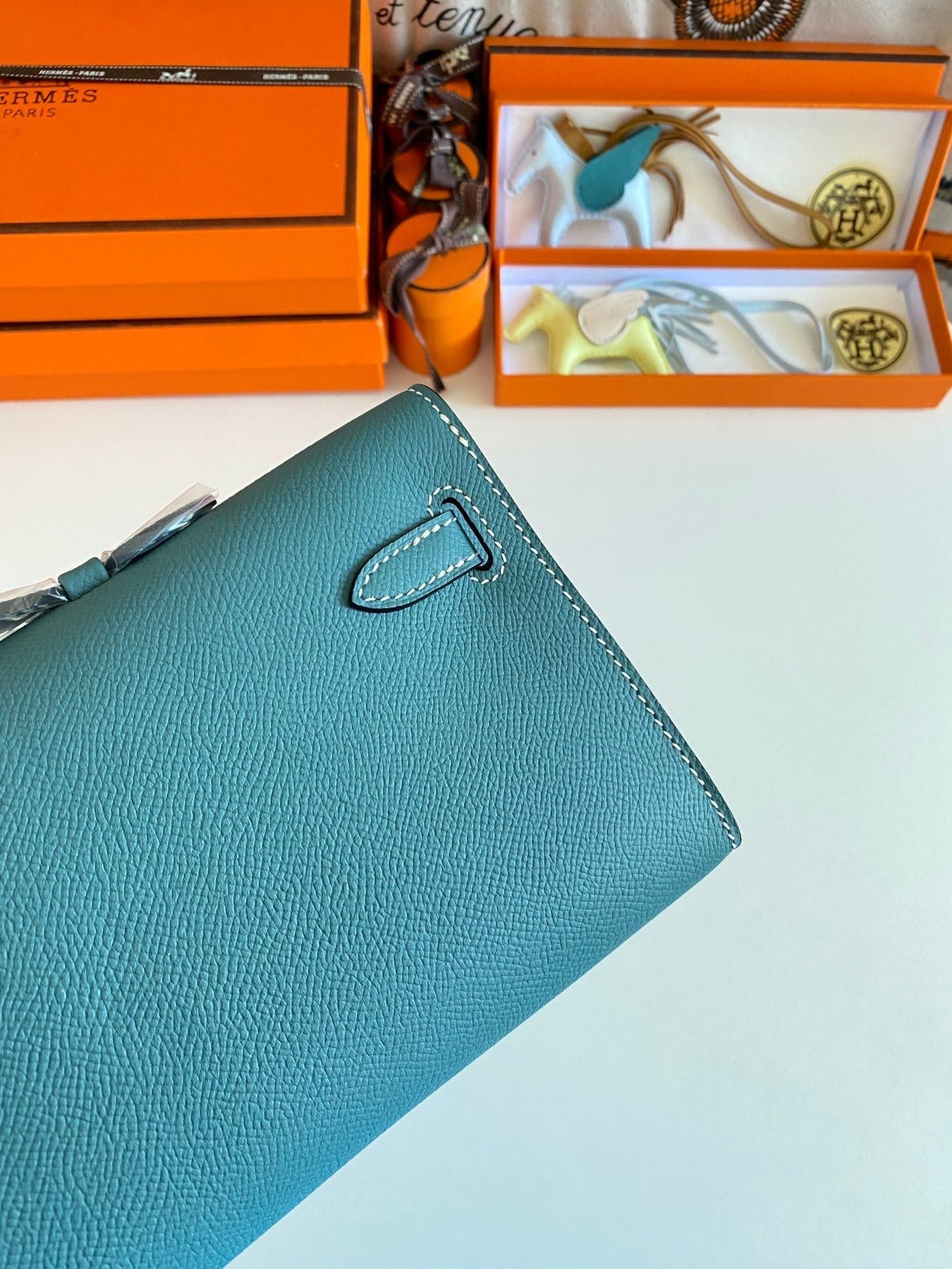 KELLY CUT 31 IN AZURE BLUE CALFSKIN WITH GOLD HARDWARE