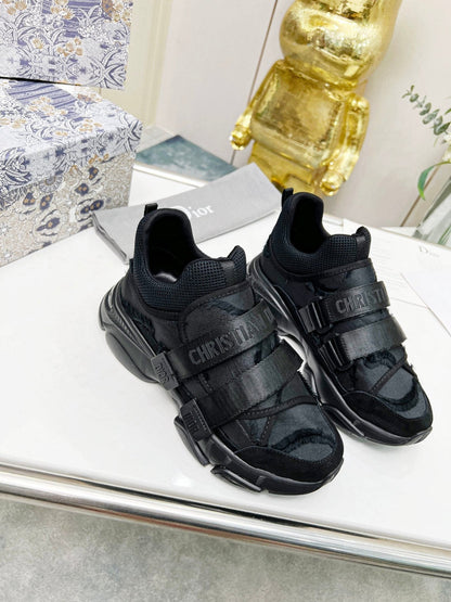 D-WANDER SNEAKERS IN BLACK TECHNICAL FABRIC AND SUEDE