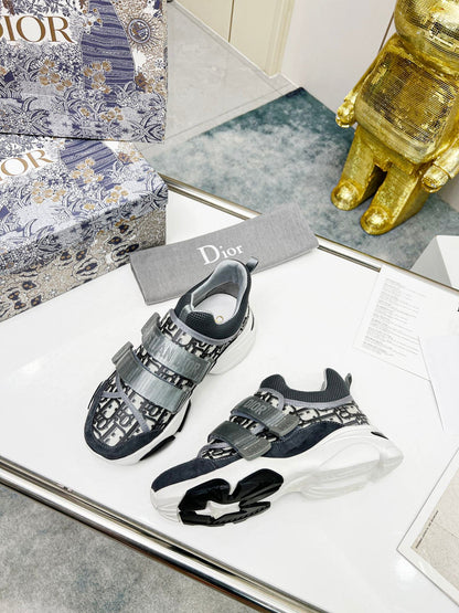 D-WANDER SNEAKERS IN COLORFUL TECHNICAL FABRIC AND SUEDE 153029