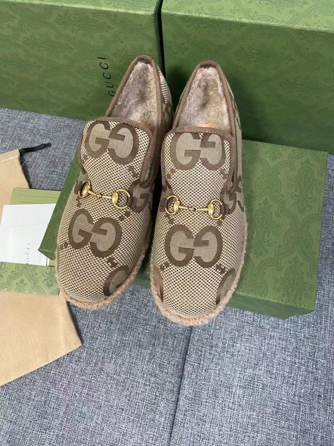 GG HORSEBIT LOAFER IN ECRU BEIGE WOVEN FABRIC AND WOOL MIX LAMB FUR LINING