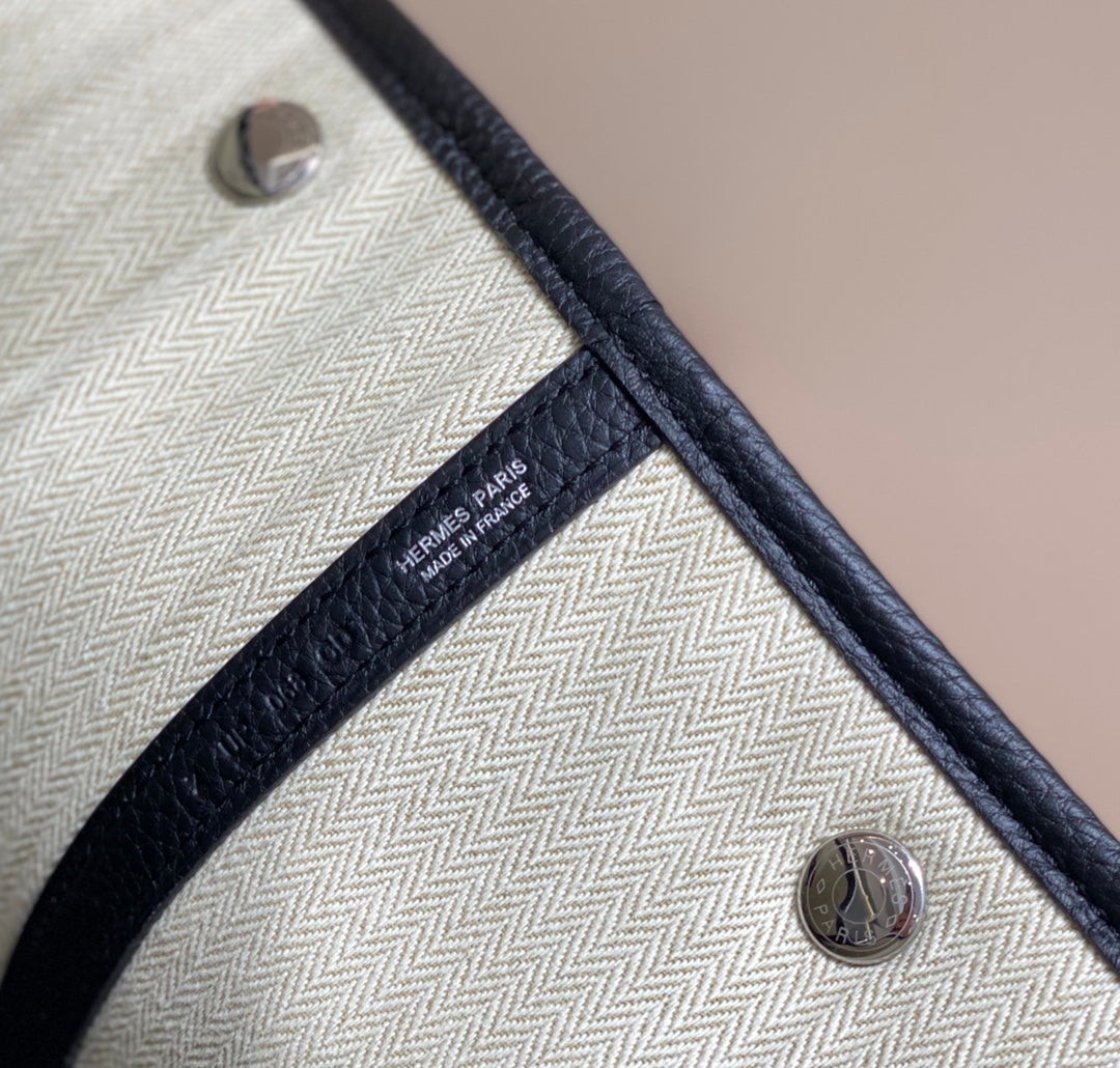 GARDEN PARTY 36CM IN WHITE TOILETS COTTON CANVAS AND BLACK CALFSKIN