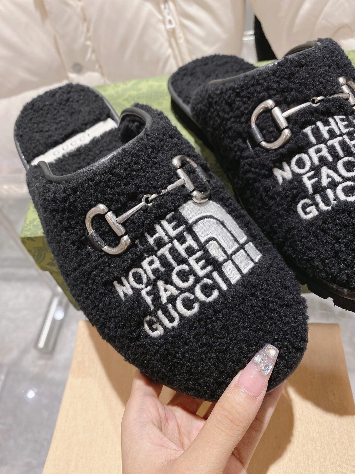 GGxTHE NORTH FACE HORSEBIT MULE IN BLACK WOOL