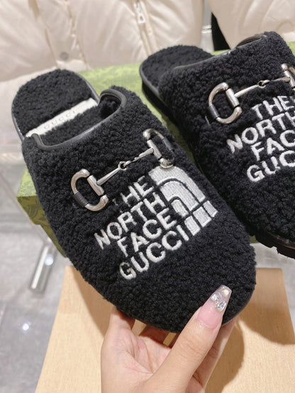 GGxTHE NORTH FACE HORSEBIT MULE IN BLACK WOOL
