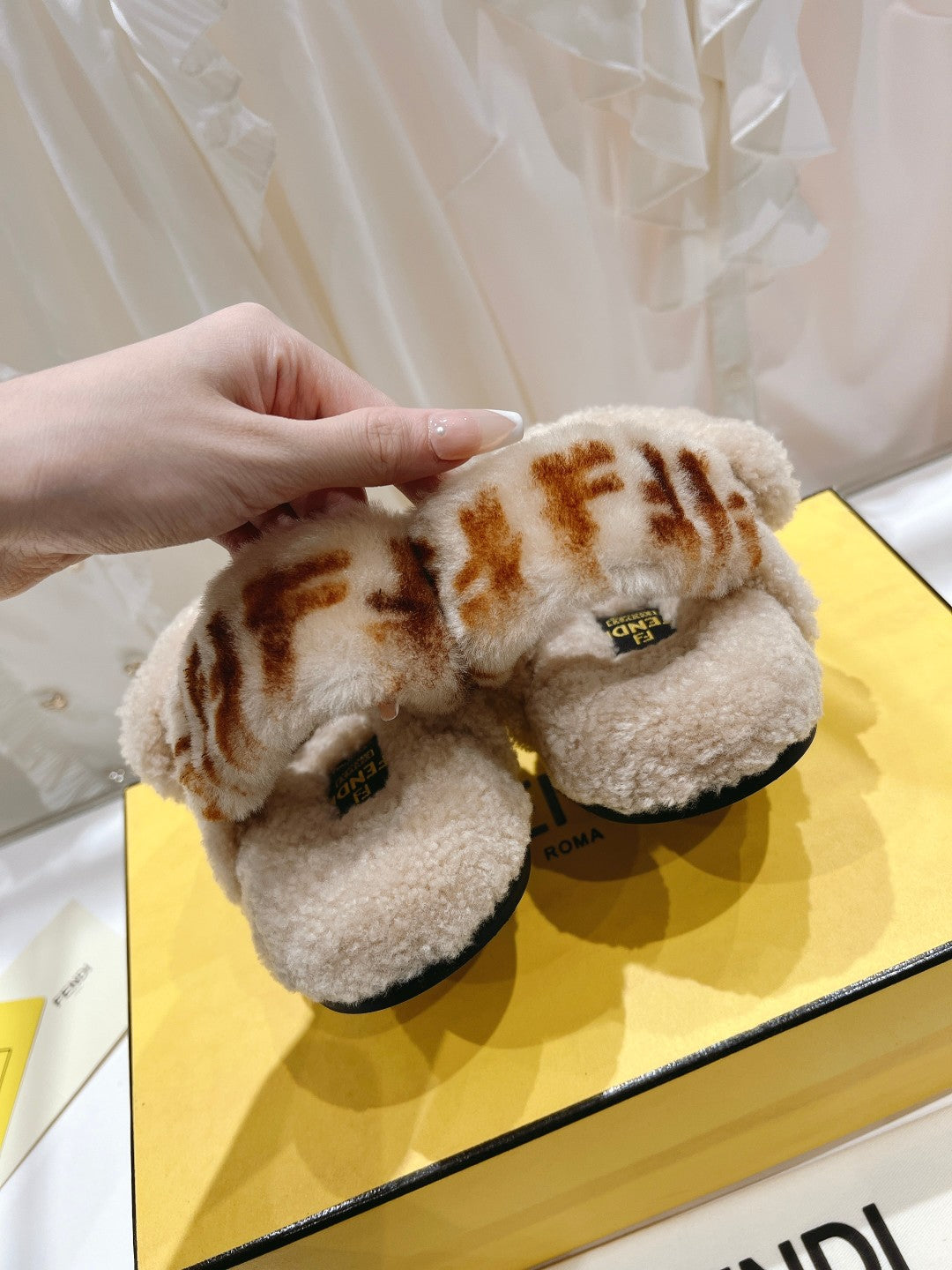 FENDI DAD SANDAL IN HAZELNUT BEIGE FLEECE