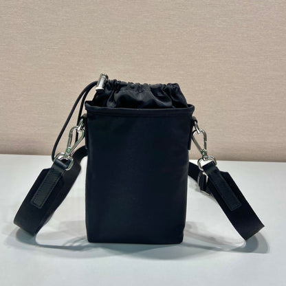 PHONE BAG 18 IN BLACK RE-NYLON