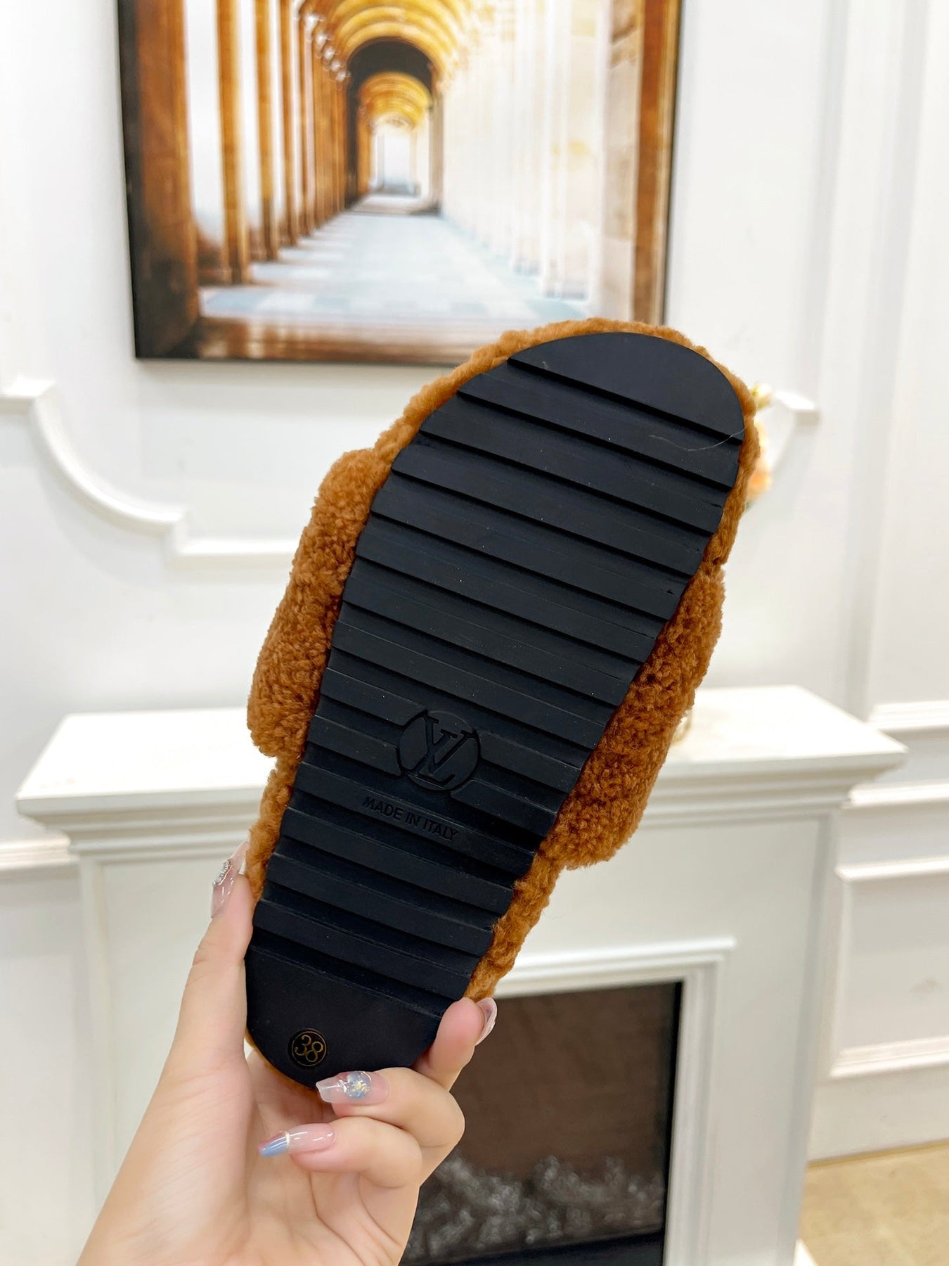 LV FLAT SLIPPER IN GINGERBREAD BROWN MIX BLACK SHEARLING