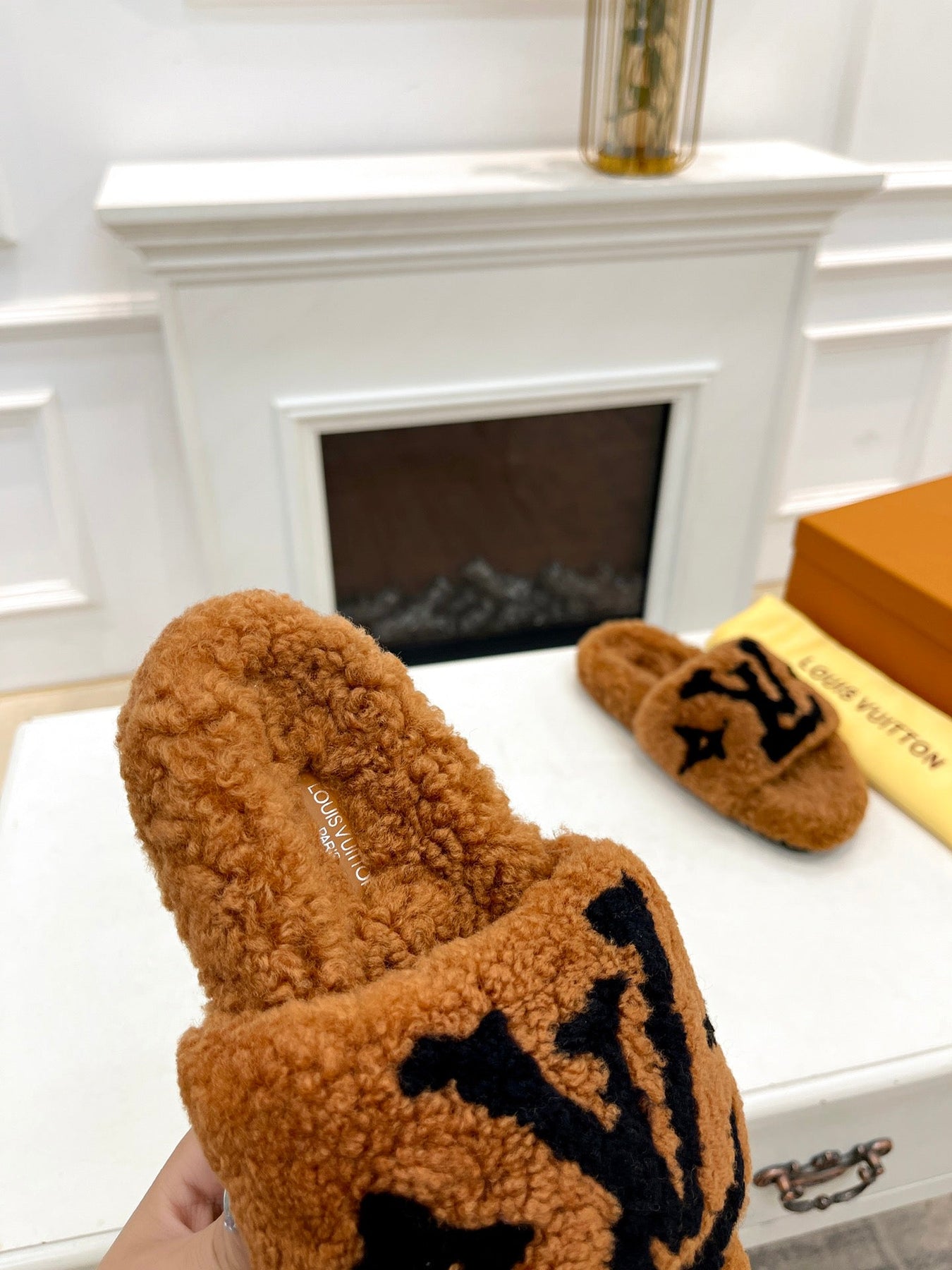 LV FLAT SLIPPER IN GINGERBREAD BROWN MIX BLACK SHEARLING