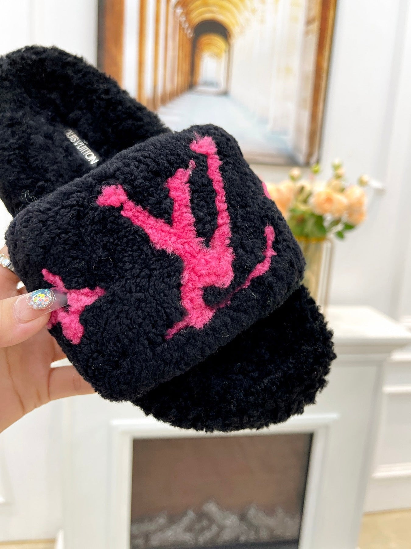 LV FLAT SLIPPER IN BLACK MIX BRIGHT PINK SHEARLING