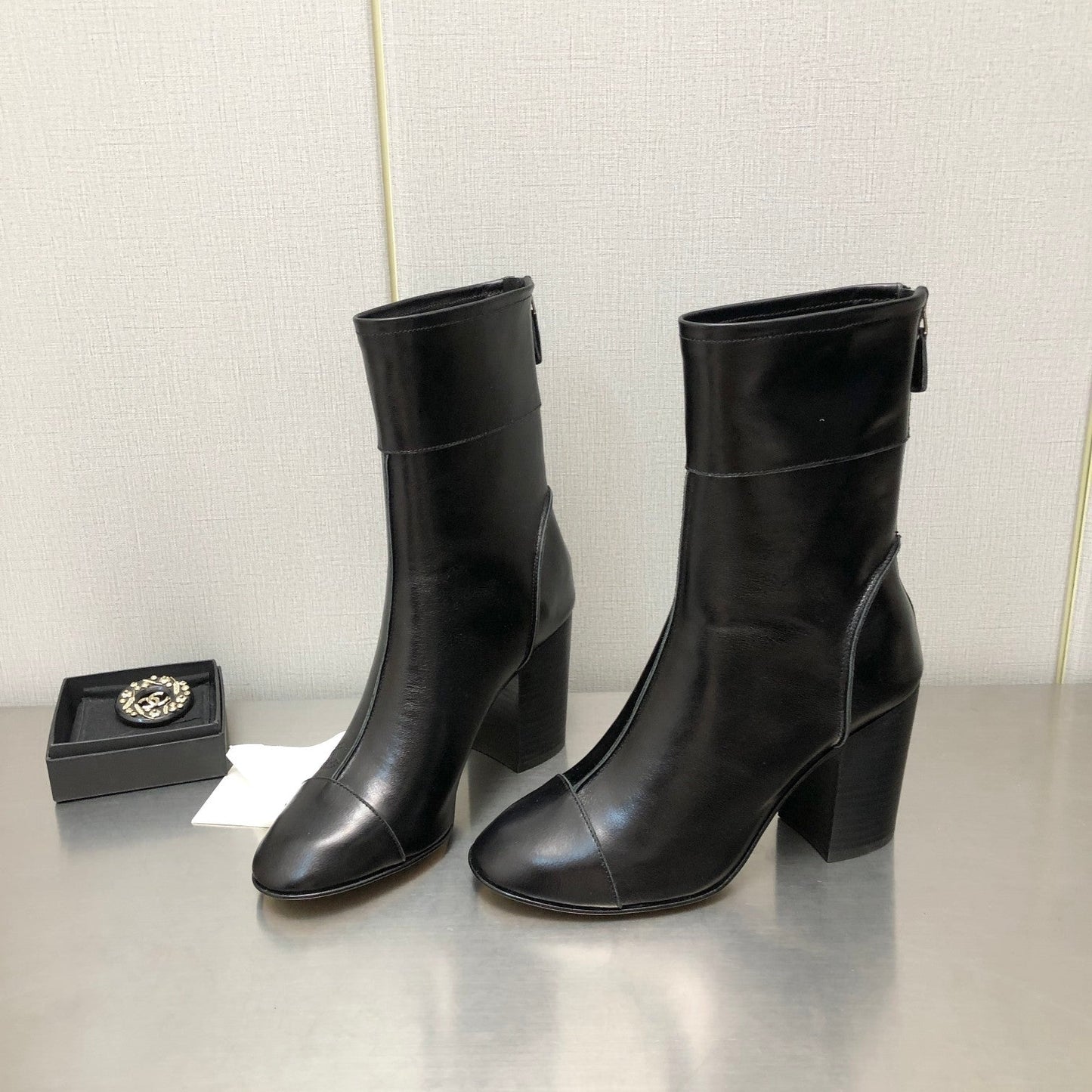 HIGH HEEL ANKLE BOOTS IN BLACK CALFSKIN