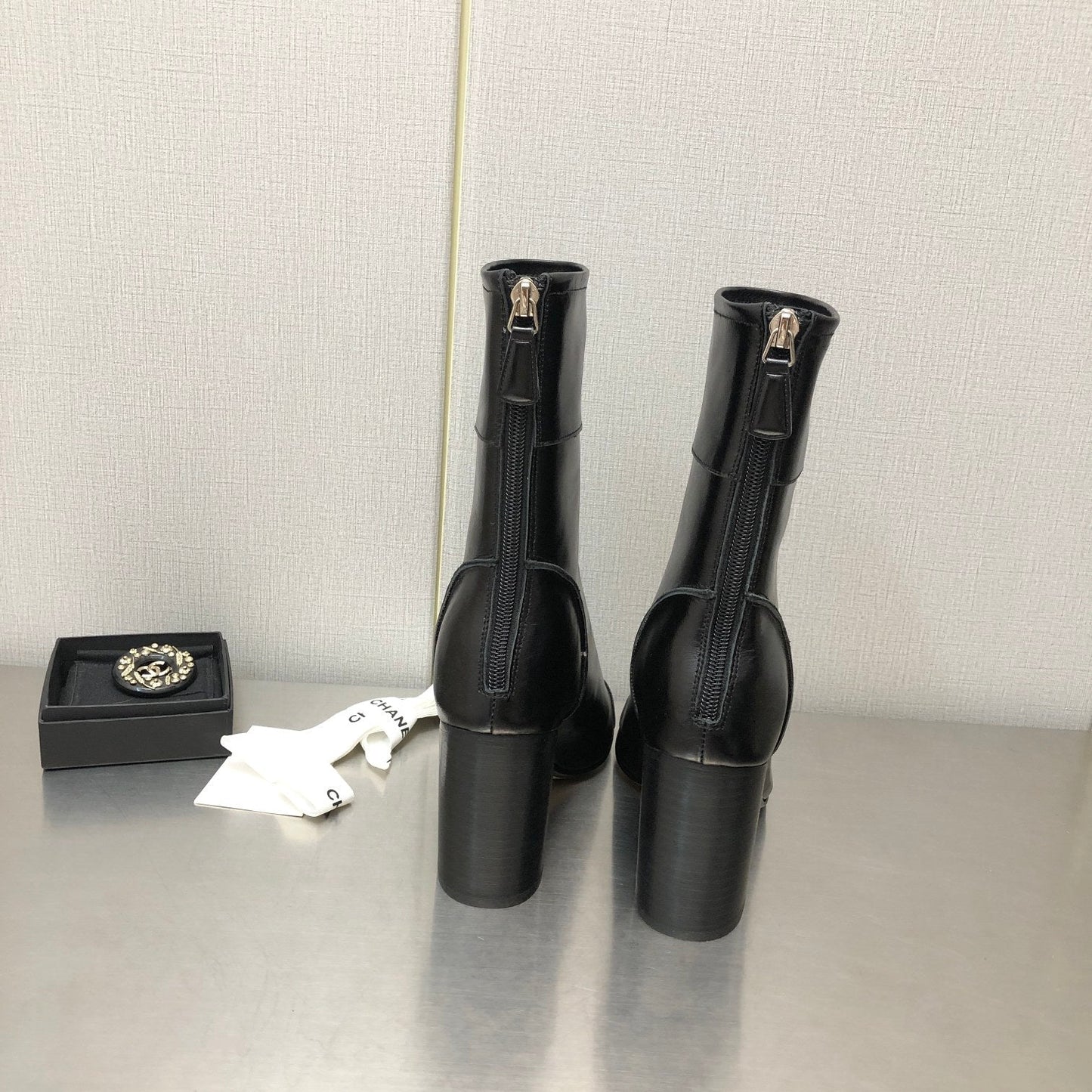 HIGH HEEL ANKLE BOOTS IN BLACK CALFSKIN