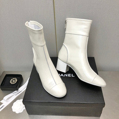 BLOCK HEEL ANKLE BOOTS IN WHITE CALFSKIN