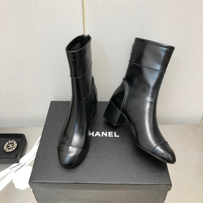 BLOCK HEEL ANKLE BOOTS IN BLACK CALFSKIN