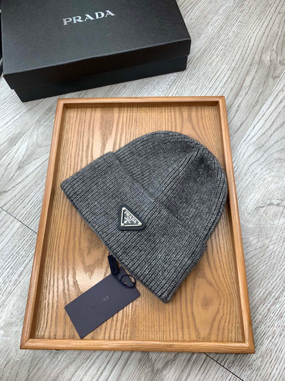 BEANIIE HAT IN GRAPHITE GRAY WOOL 335032