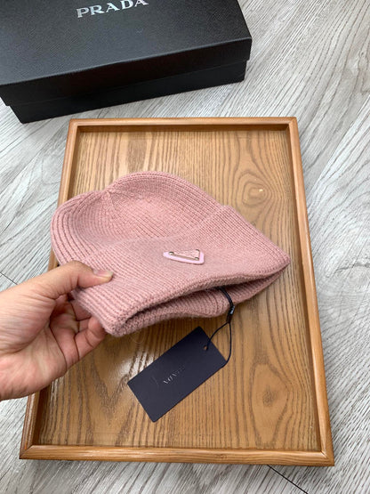 BEANIIE HAT IN CREPE PINK WOOL 335034
